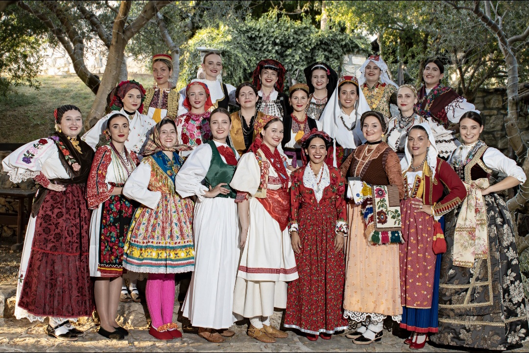 Pročitajte više o članku Biramo najfotogeničniju sudionicu 11. Revije tradicijske odjeće i izbora najljepše Hrvatice u narodnoj nošnji izvan Republike Hrvatske