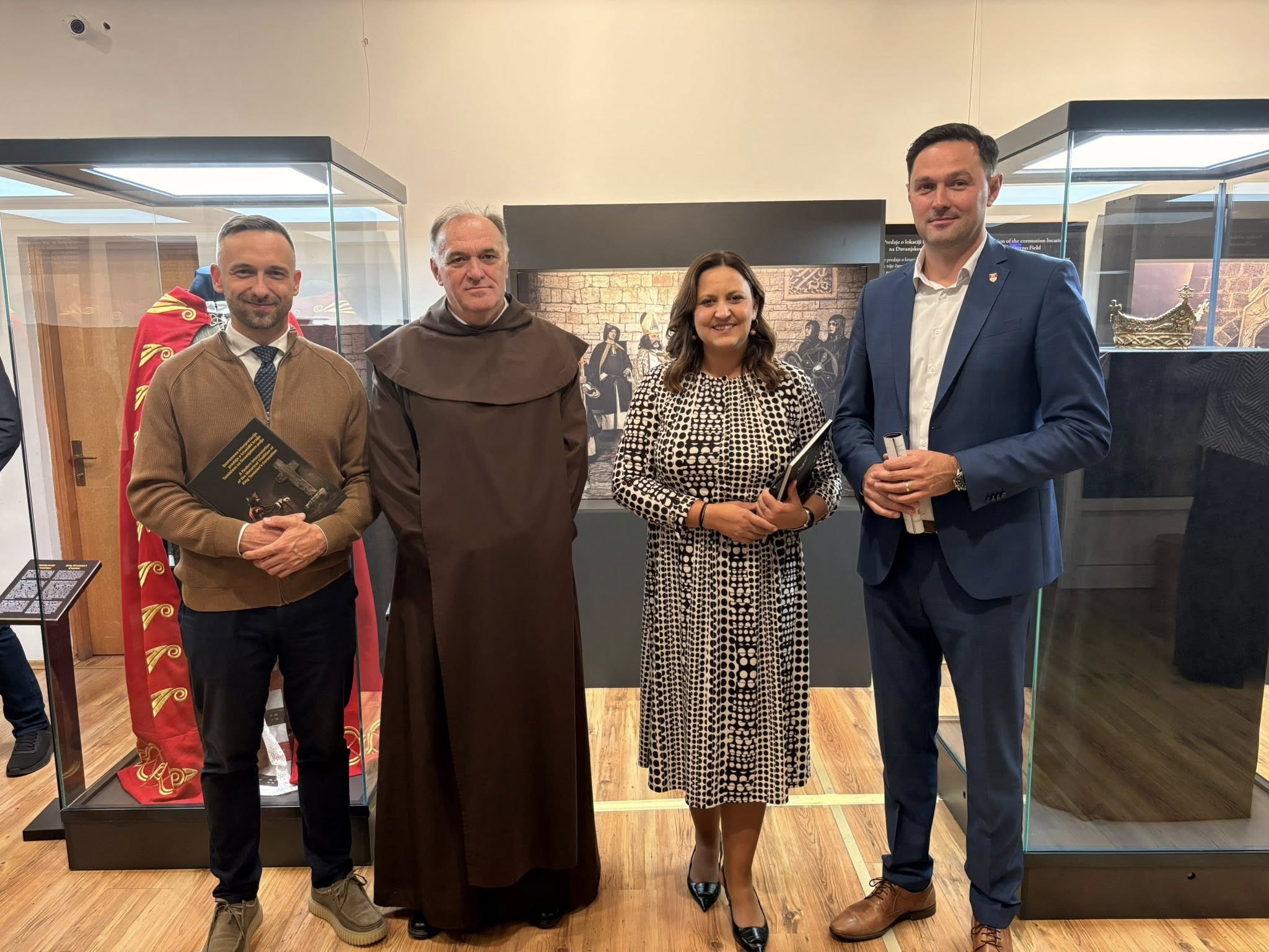 Pročitajte više o članku Izložba “Duvno polje – kraljevsko prijestolje” u Novskoj